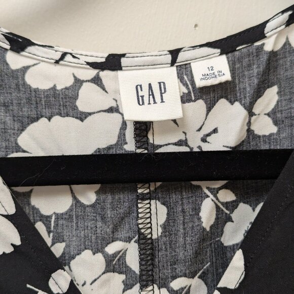 Gap Floral Wrap Dress (size 12) - NWOT - Picture 6 of 6
